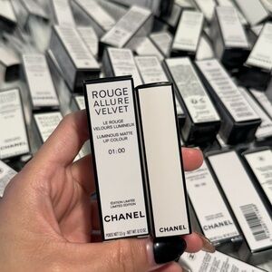 CHANEL Limited Edition Rouge Allure Velvet #01 - NEW